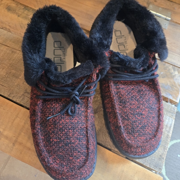 Hey Dudes Brit Lumberjack Red Shoes Slippers Womens Sz 9 - Picture 1 of 5